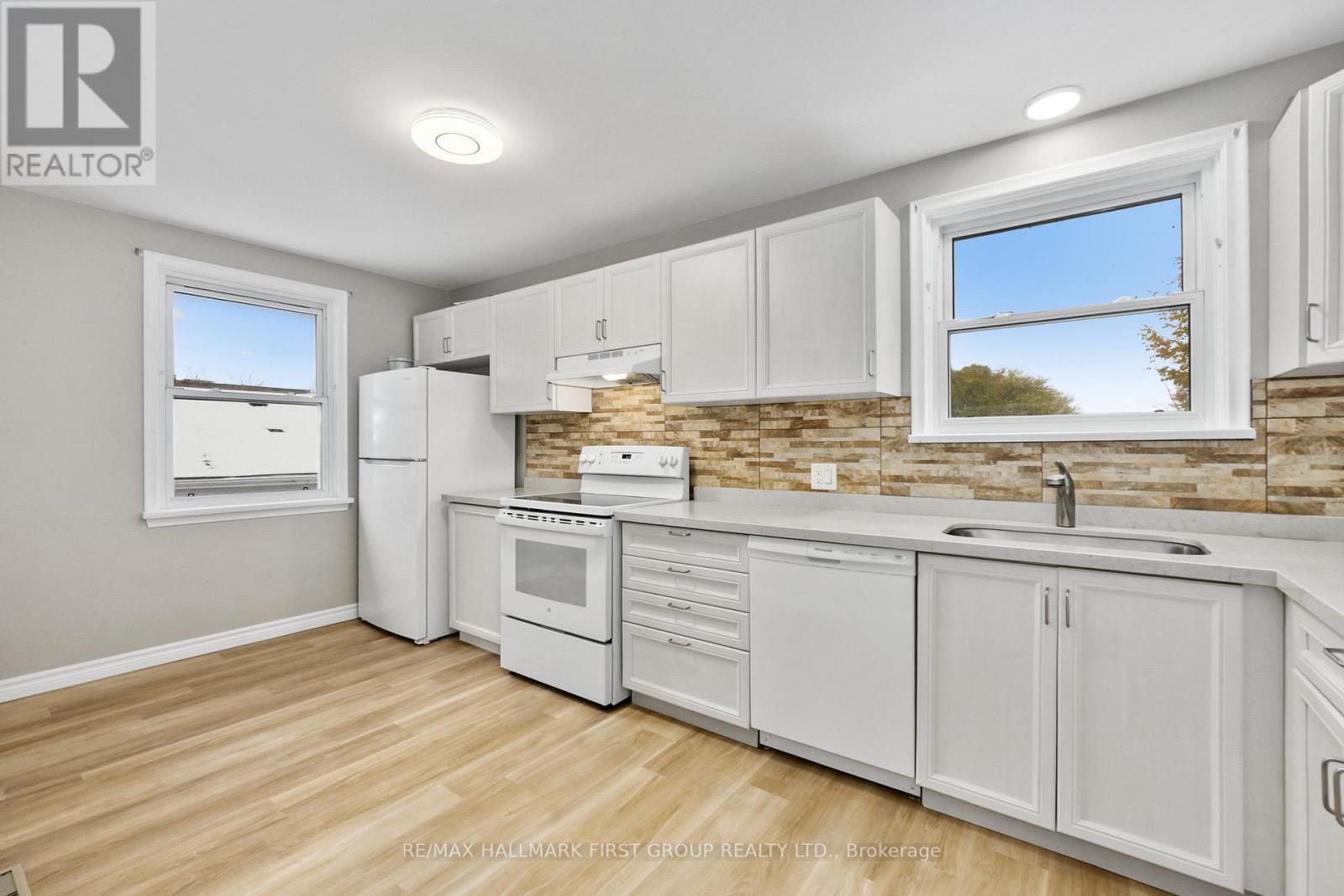 UPPER - 176 SYDENHAM STREET