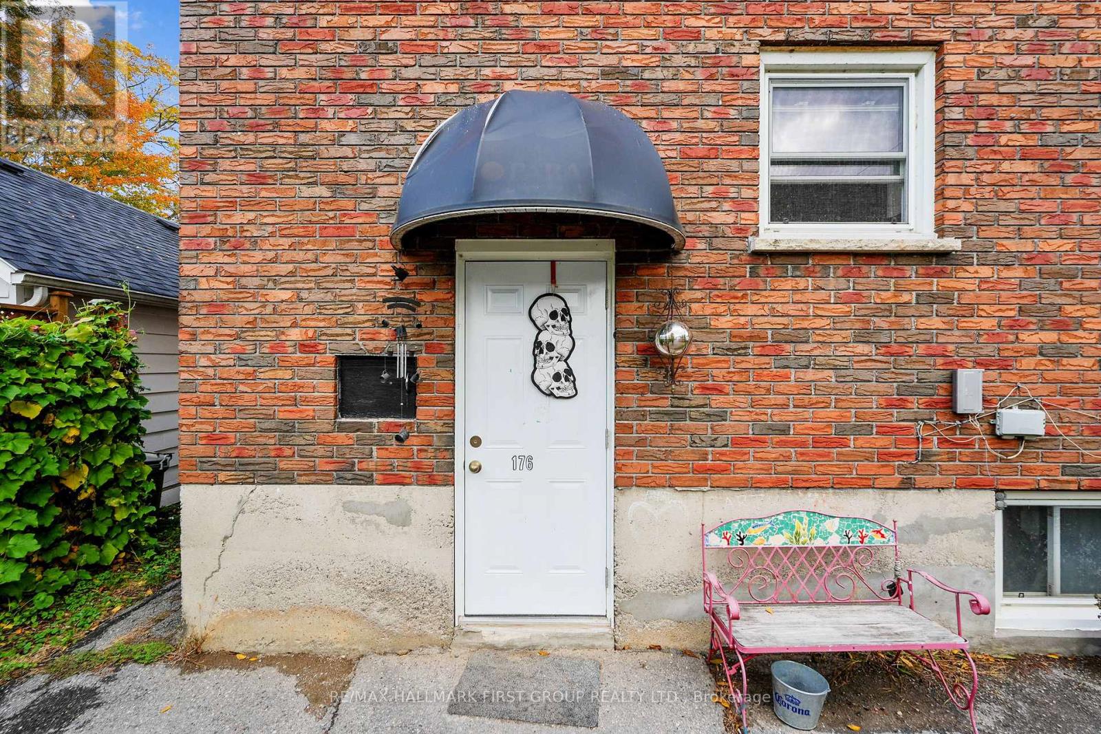 UPPER - 176 SYDENHAM STREET