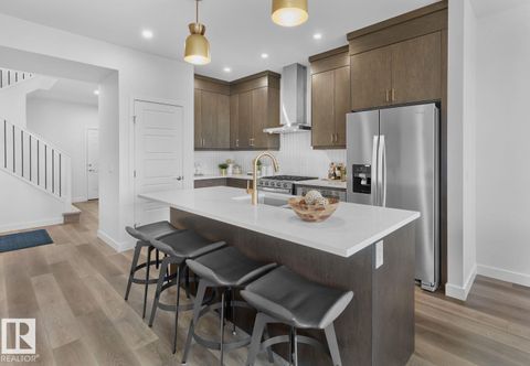 2319 MUCKLEPLUM WY SW Edmonton AB T6X3H2