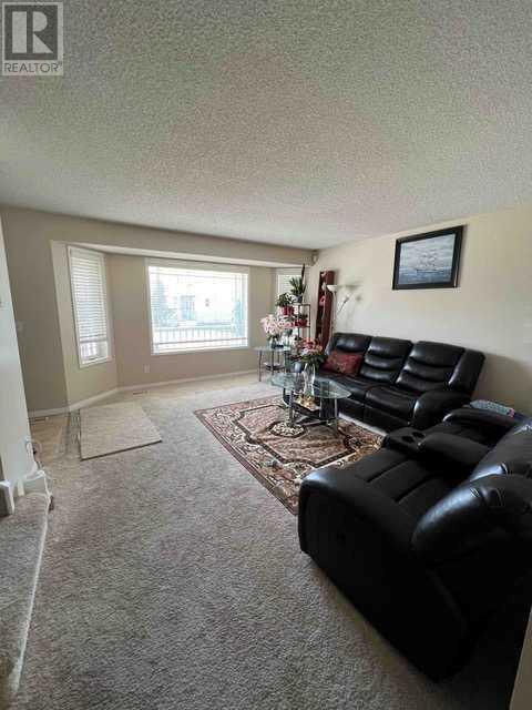 22 Arbour Crest Circle NW