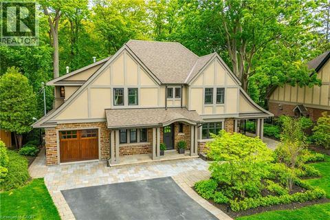 61 OAK KNOLL Drive Hamilton ON L8S4C2