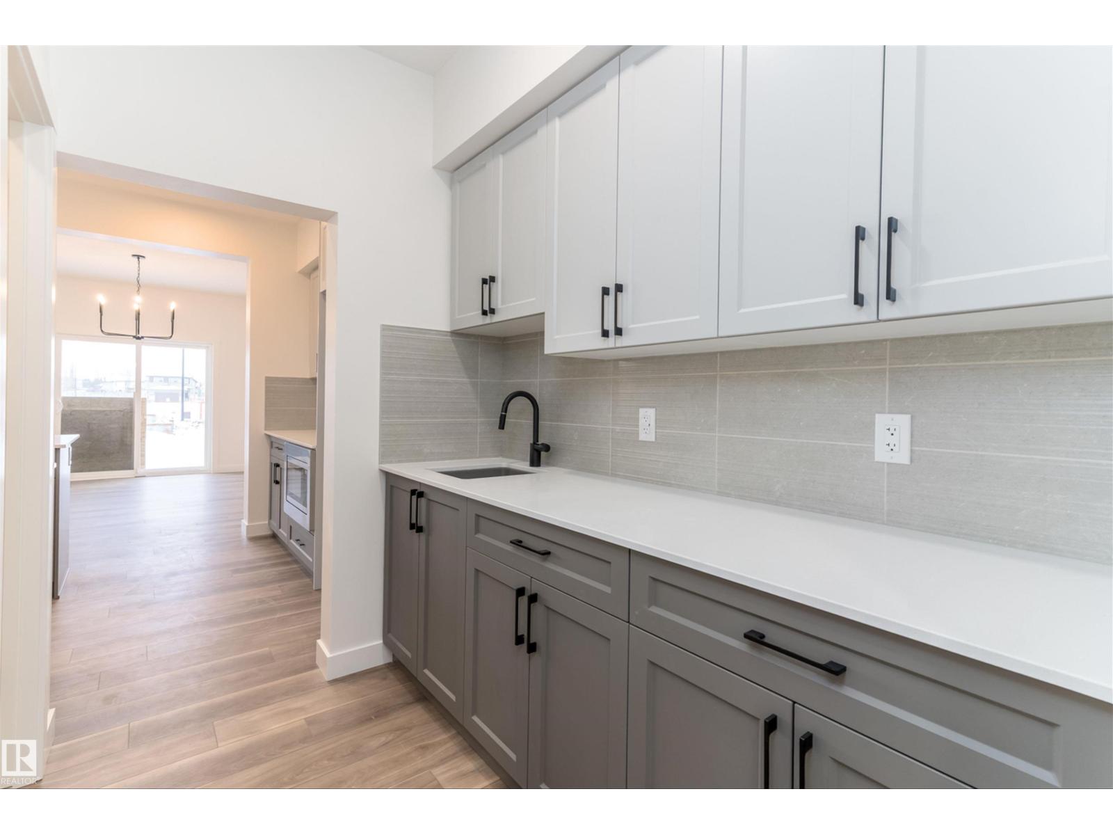 1 EMPRESS WY
