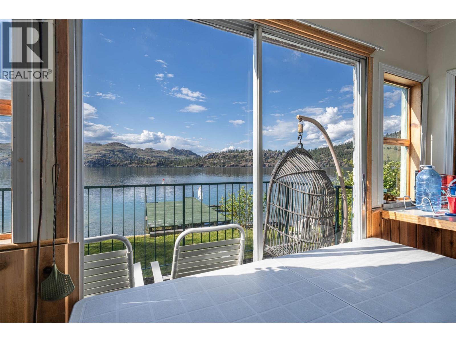 5867 Cosens Bay Road