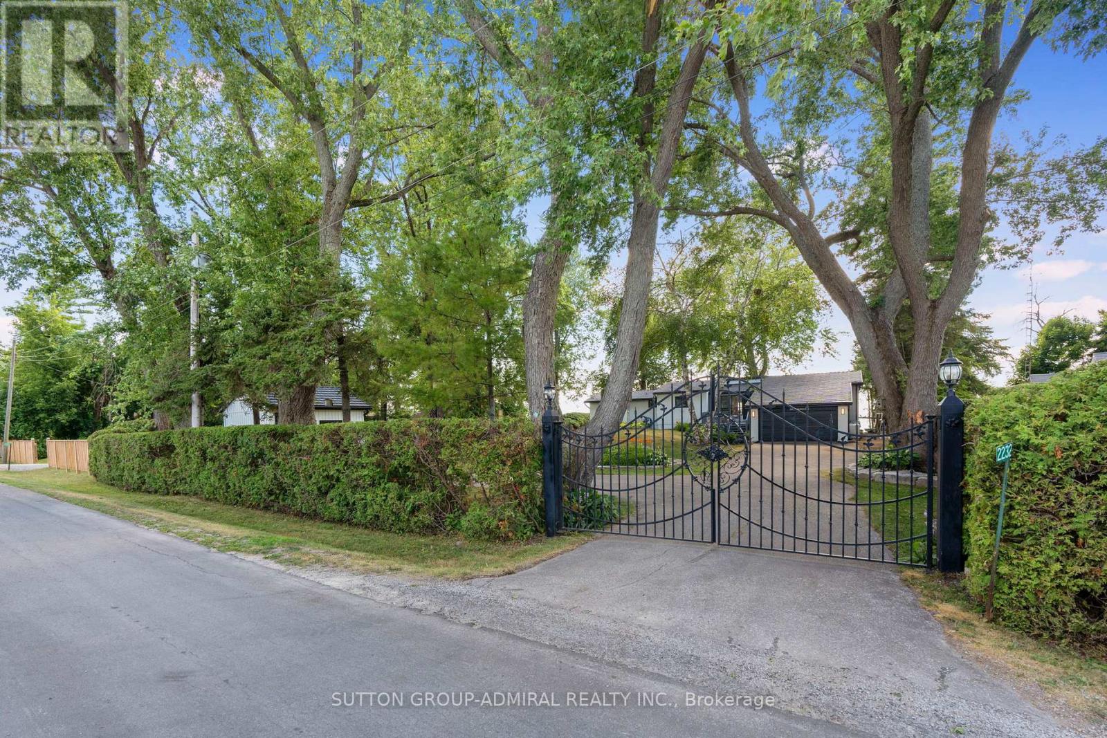 2232 LAKESHORE DRIVE