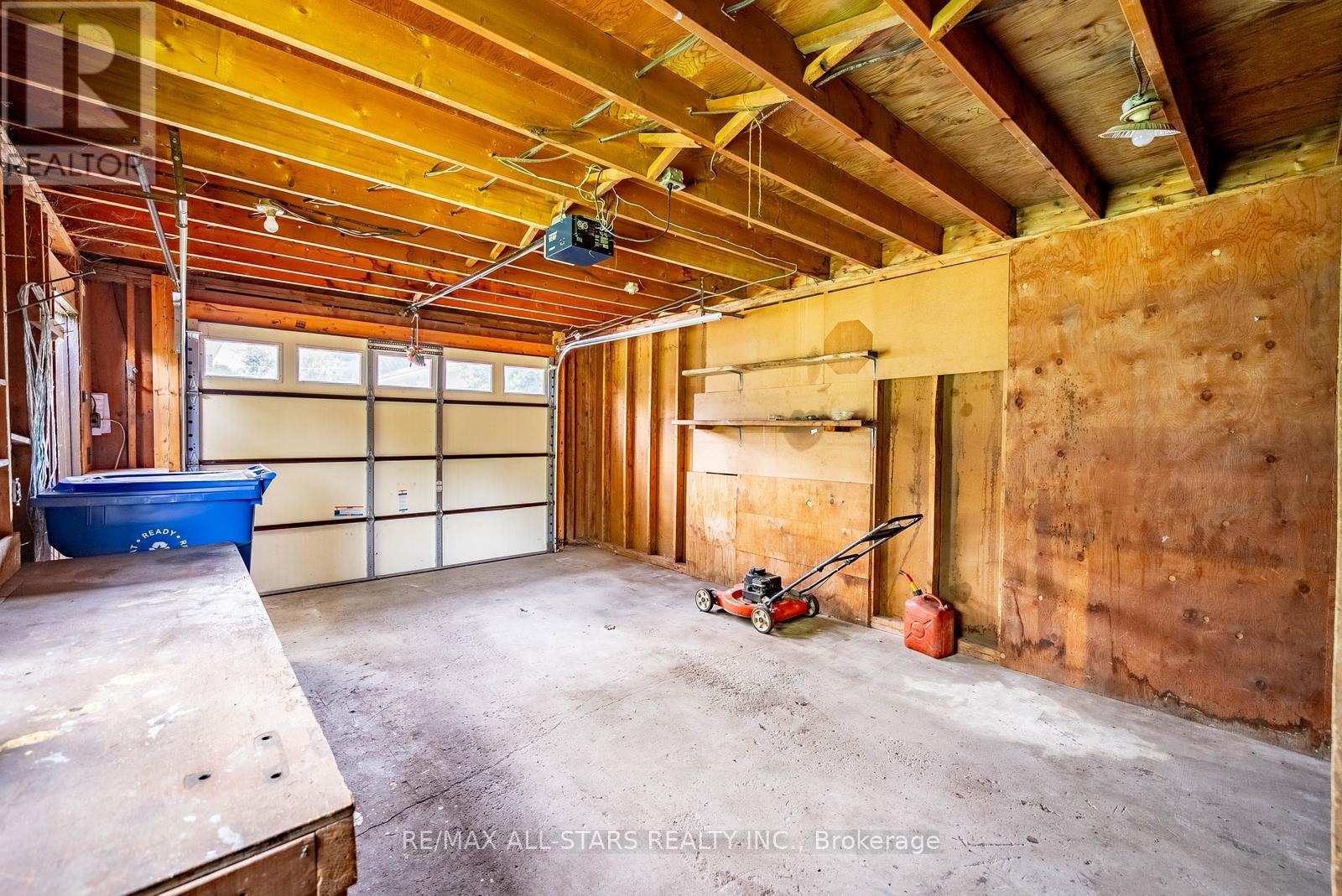 427 WATSON DRIVE