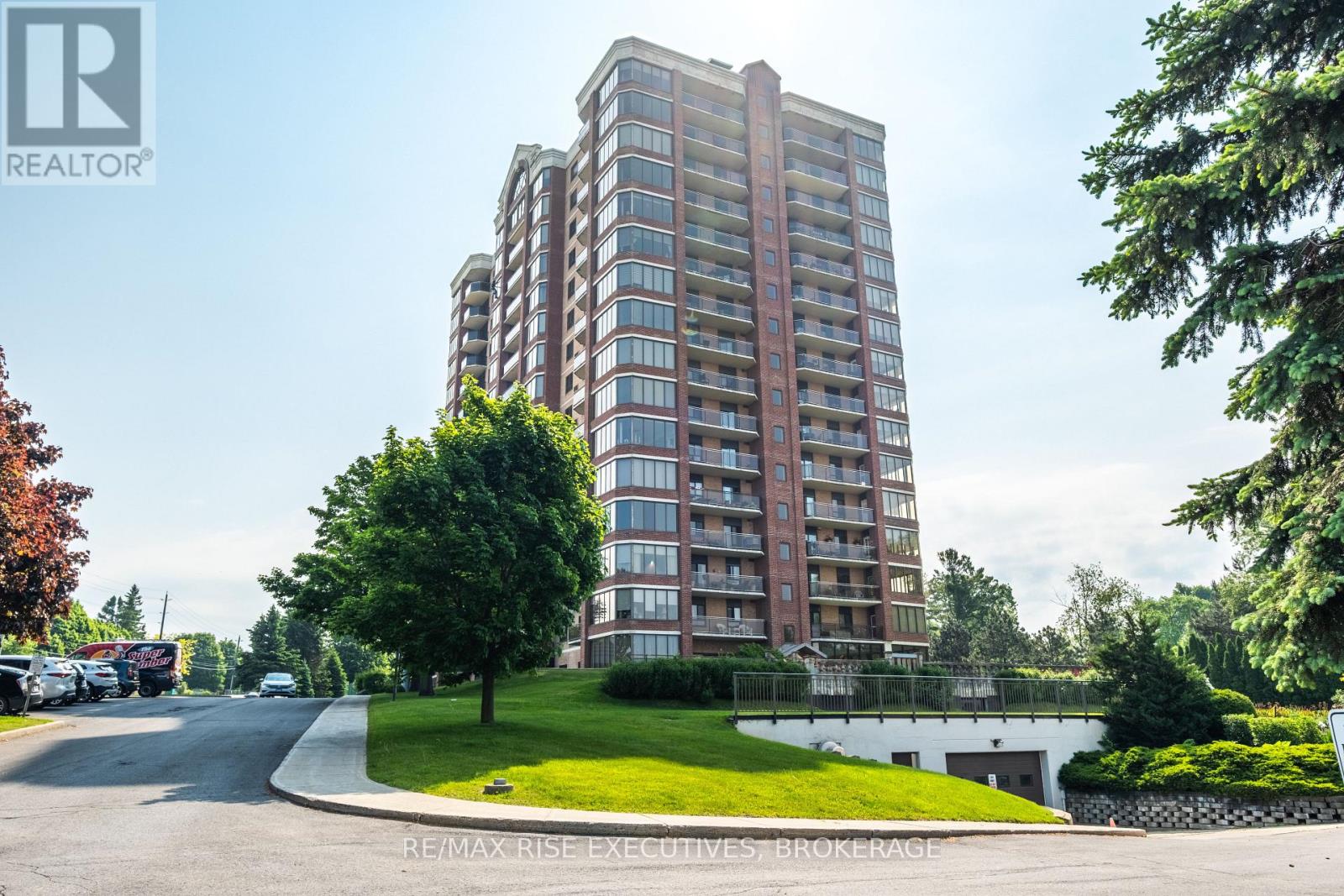 102 - 1000 KING STREET W