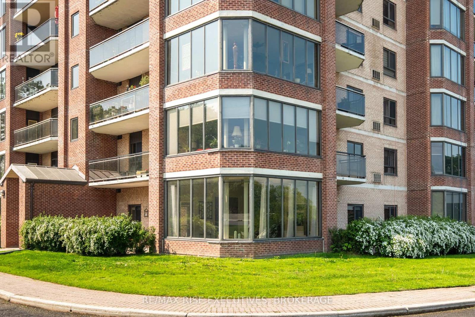 102 - 1000 KING STREET W