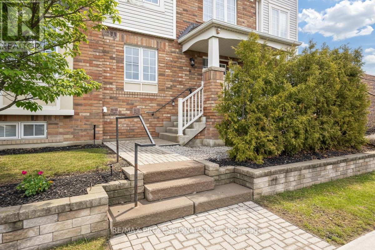 4 - 619 DUNDAS STREET W