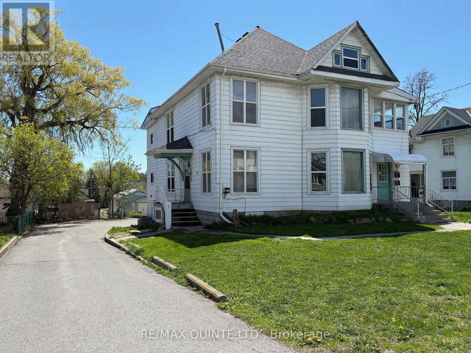 263 DUNDAS STREET W