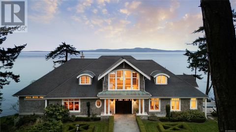 2600 Queenswood Dr Saanich BC V8N1X5