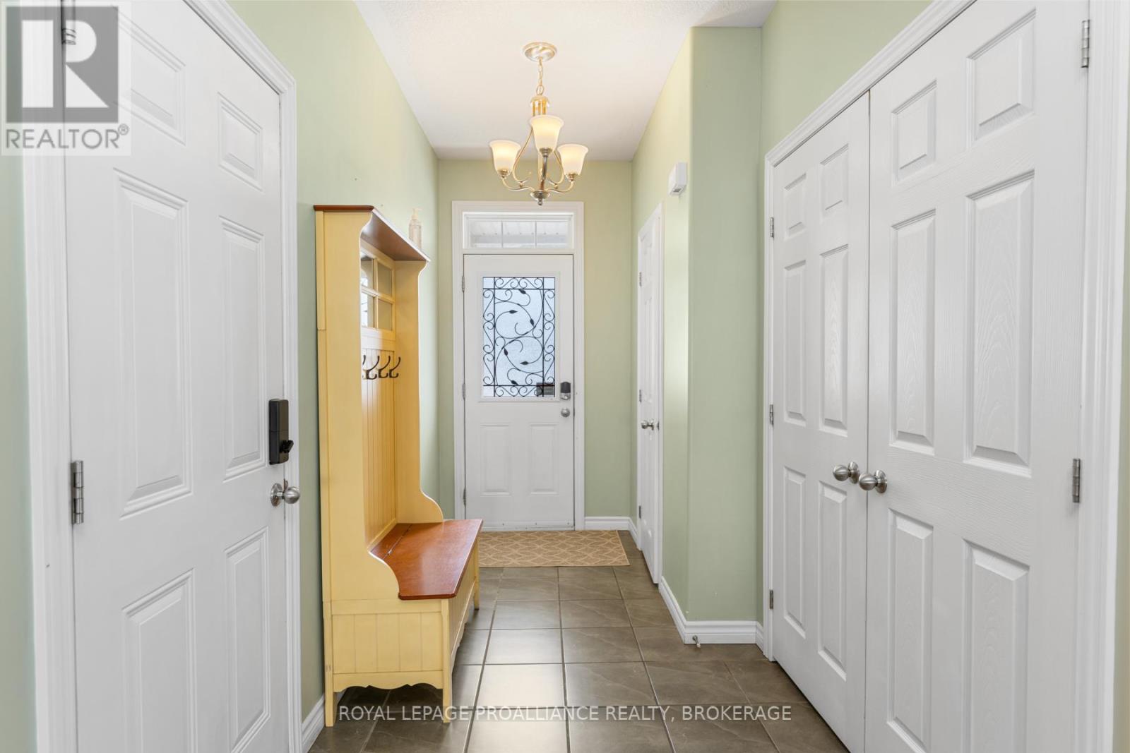 880 ASCOT LANE
