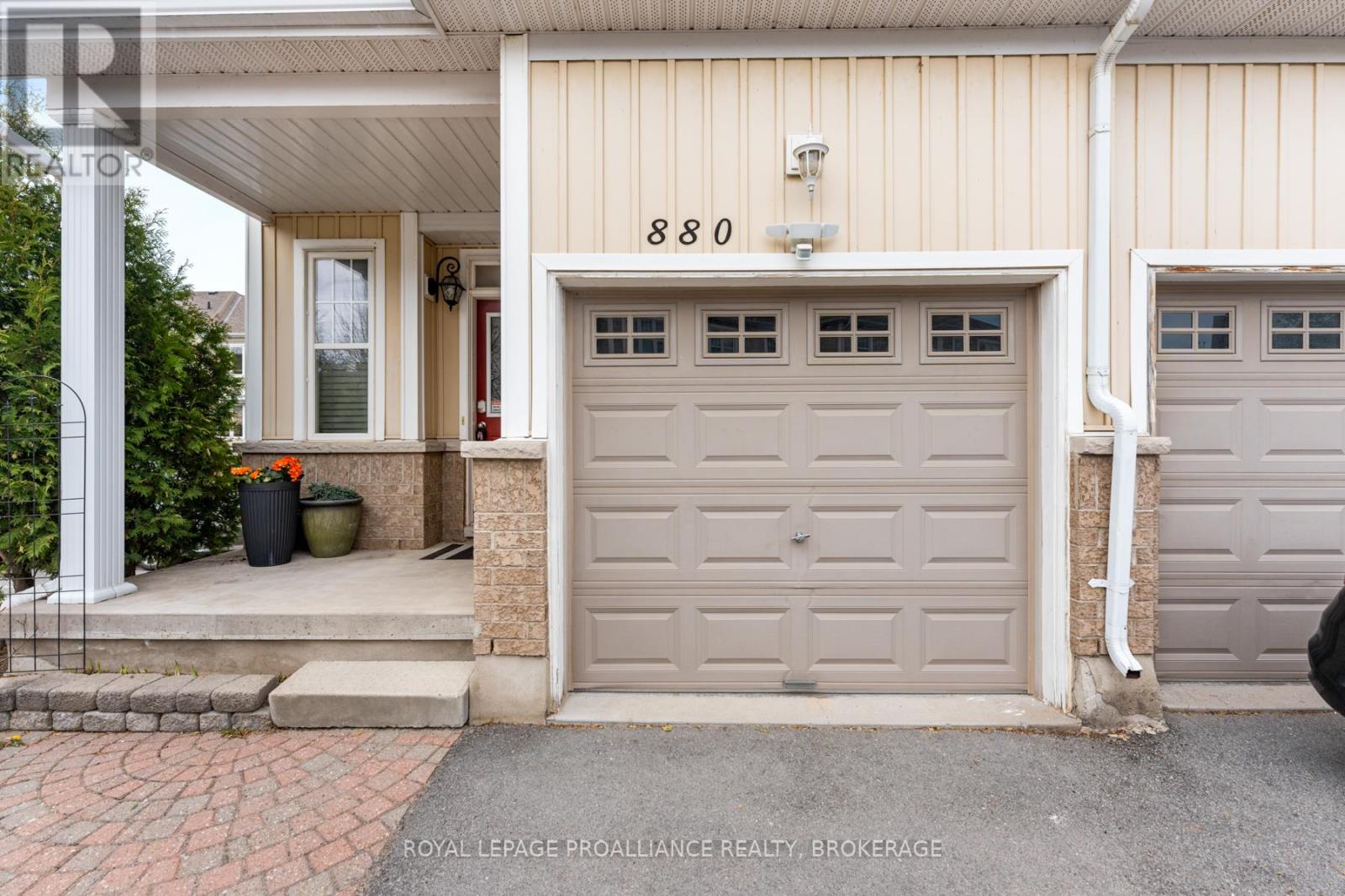 880 ASCOT LANE
