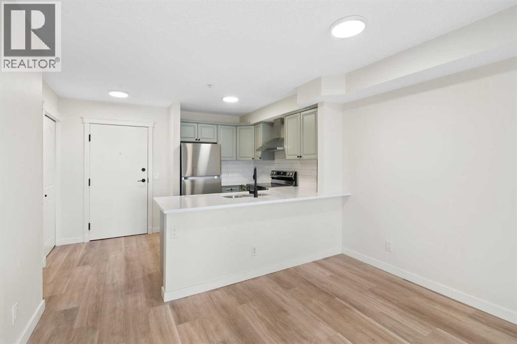 204, 92 Saddletree Court NE