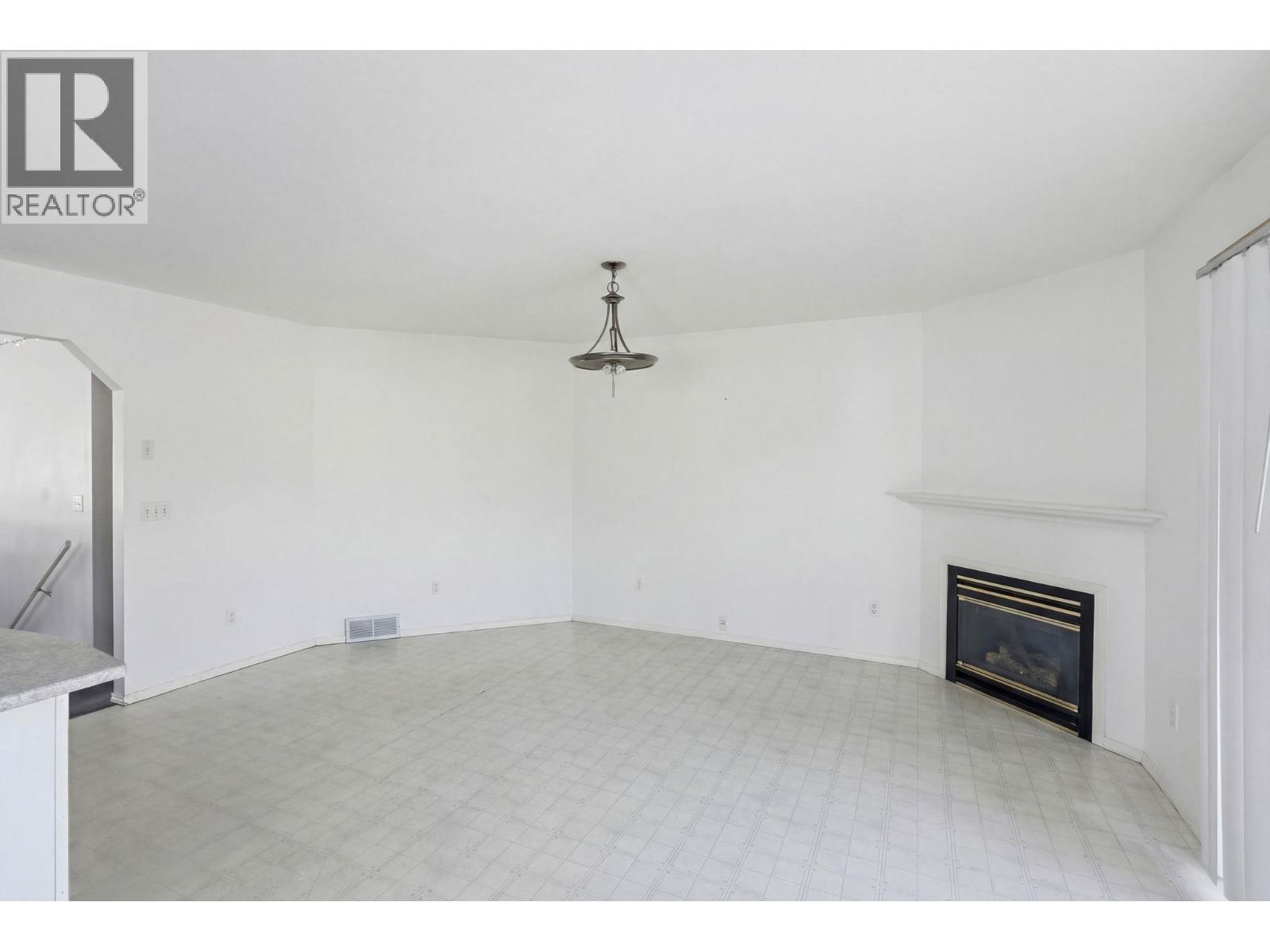 424 McLennan McLennan Crescent