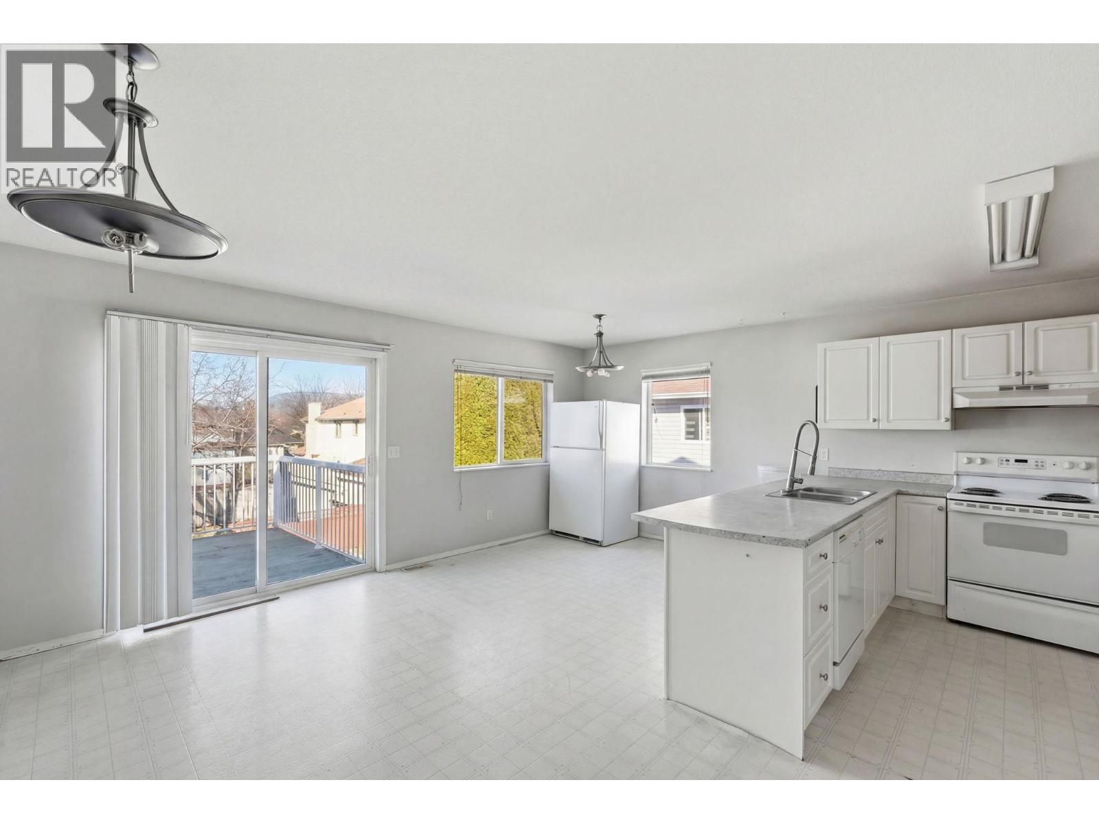 424 McLennan McLennan Crescent