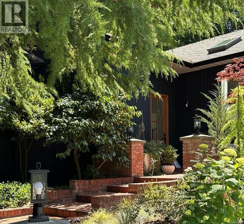 1941 Appleton Pl Saanich BC V8N3A3