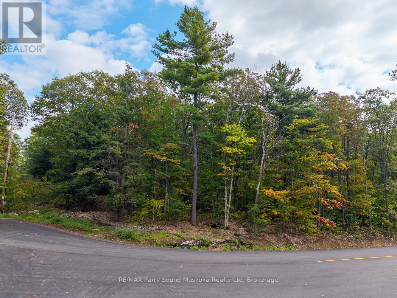 15 OAKRIDGE ROAD N