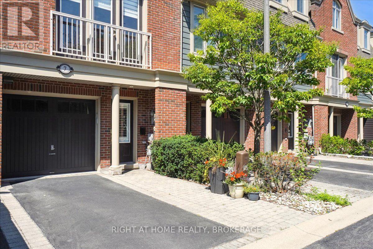 124 LAKESHORE ROAD W