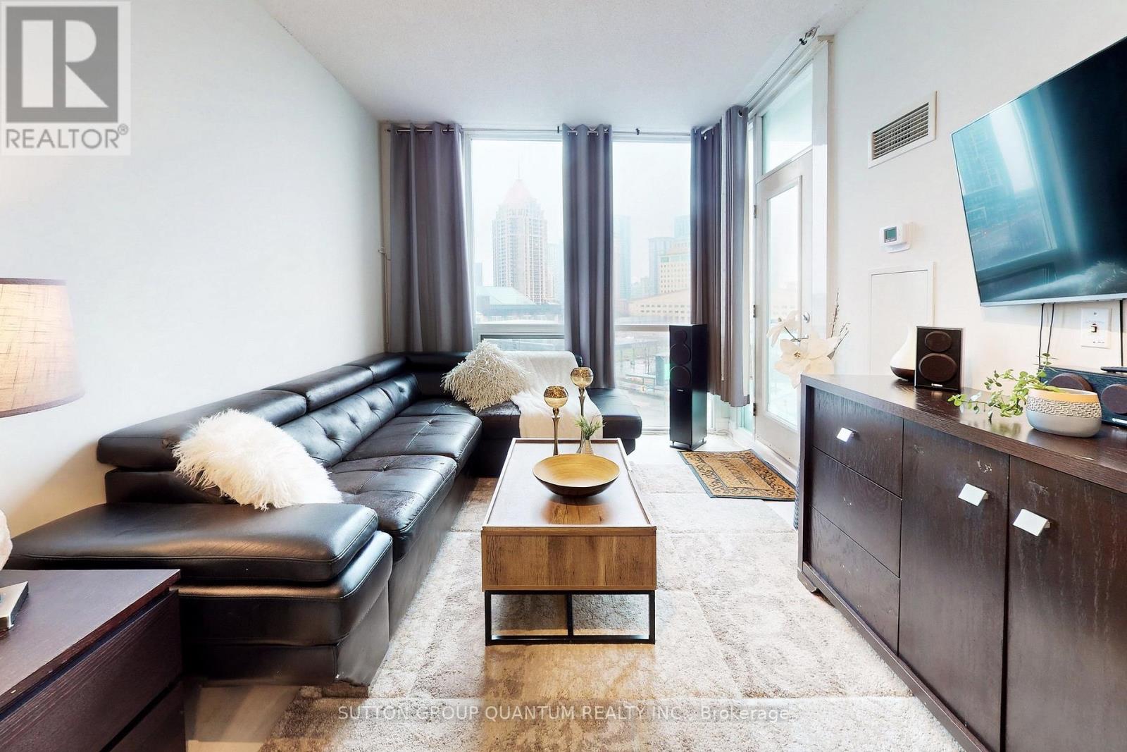 701 - 3939 DUKE OF YORK BOULEVARD