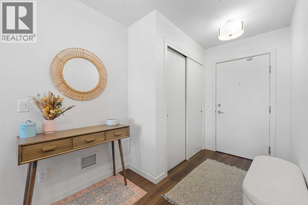 307, 317 22 Avenue SW