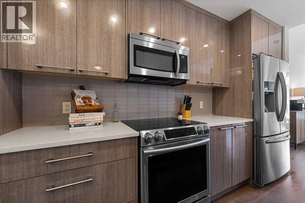 307, 317 22 Avenue SW