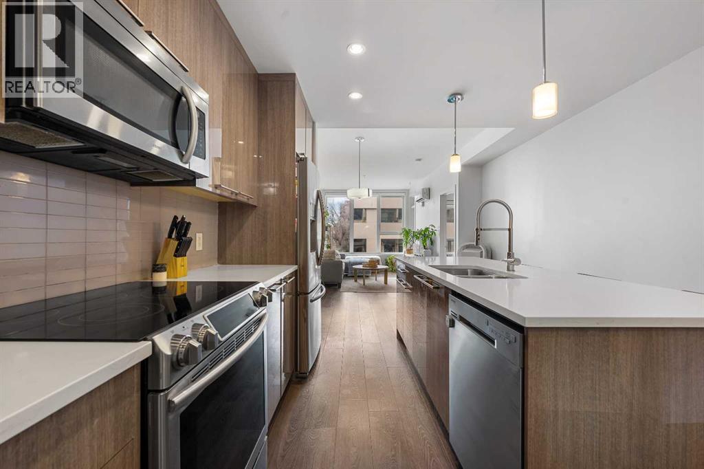 307, 317 22 Avenue SW