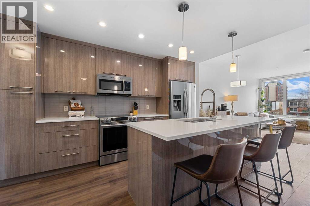 307, 317 22 Avenue SW