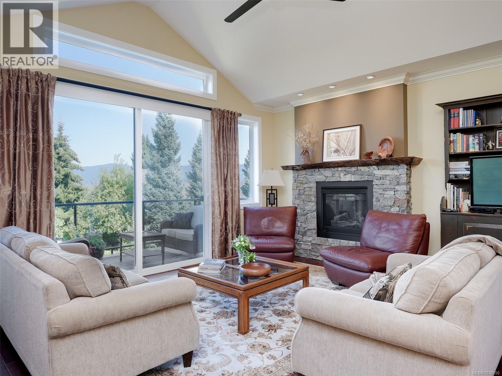 806 Country Club Dr