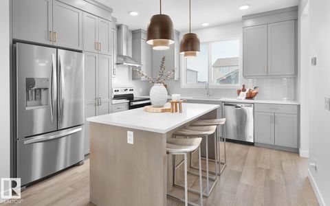 2224 MUCKLEPLUM CR SW Edmonton AB T6X3G7