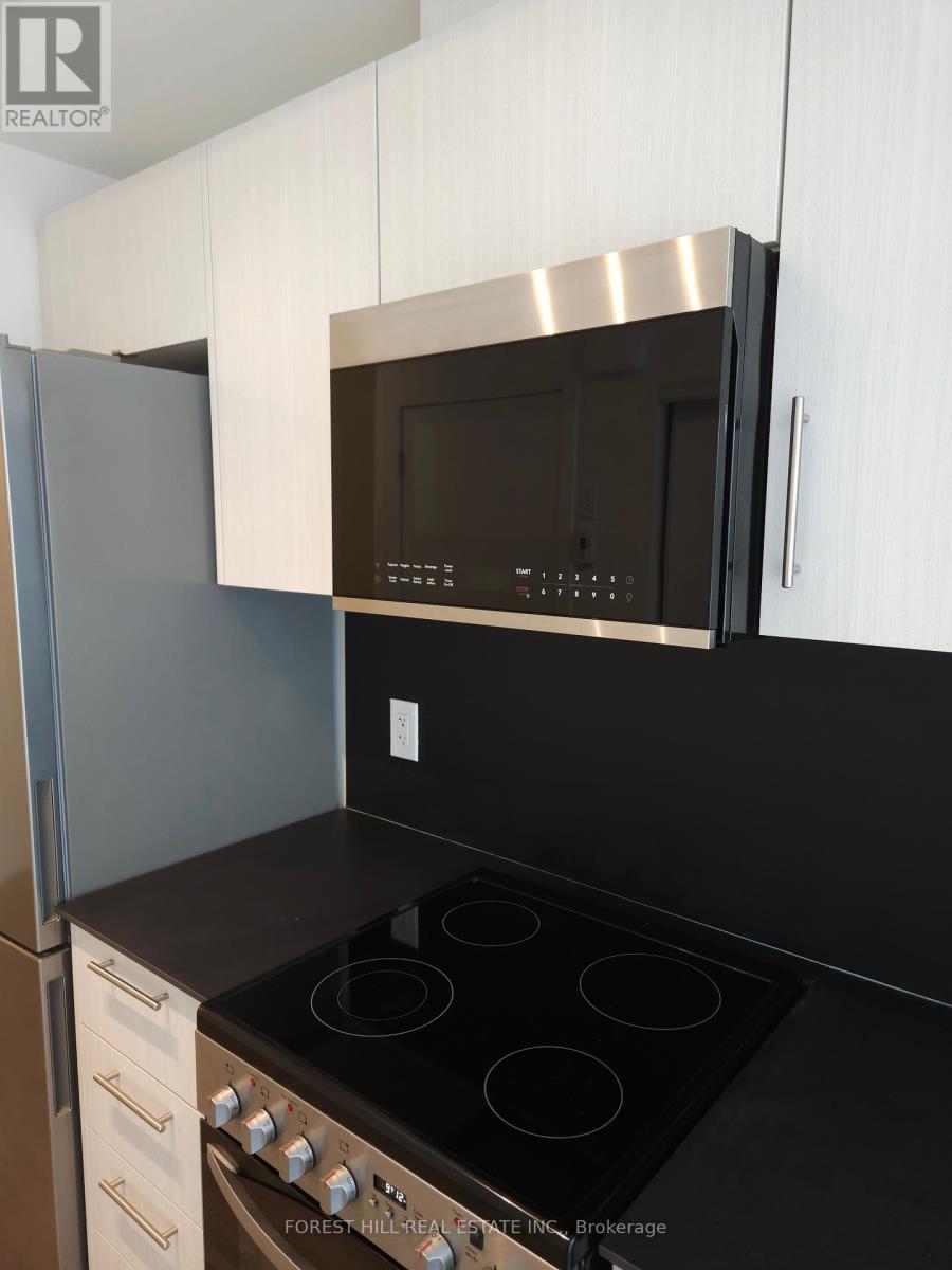 TH16 - 871 SHEPPARD AVENUE W