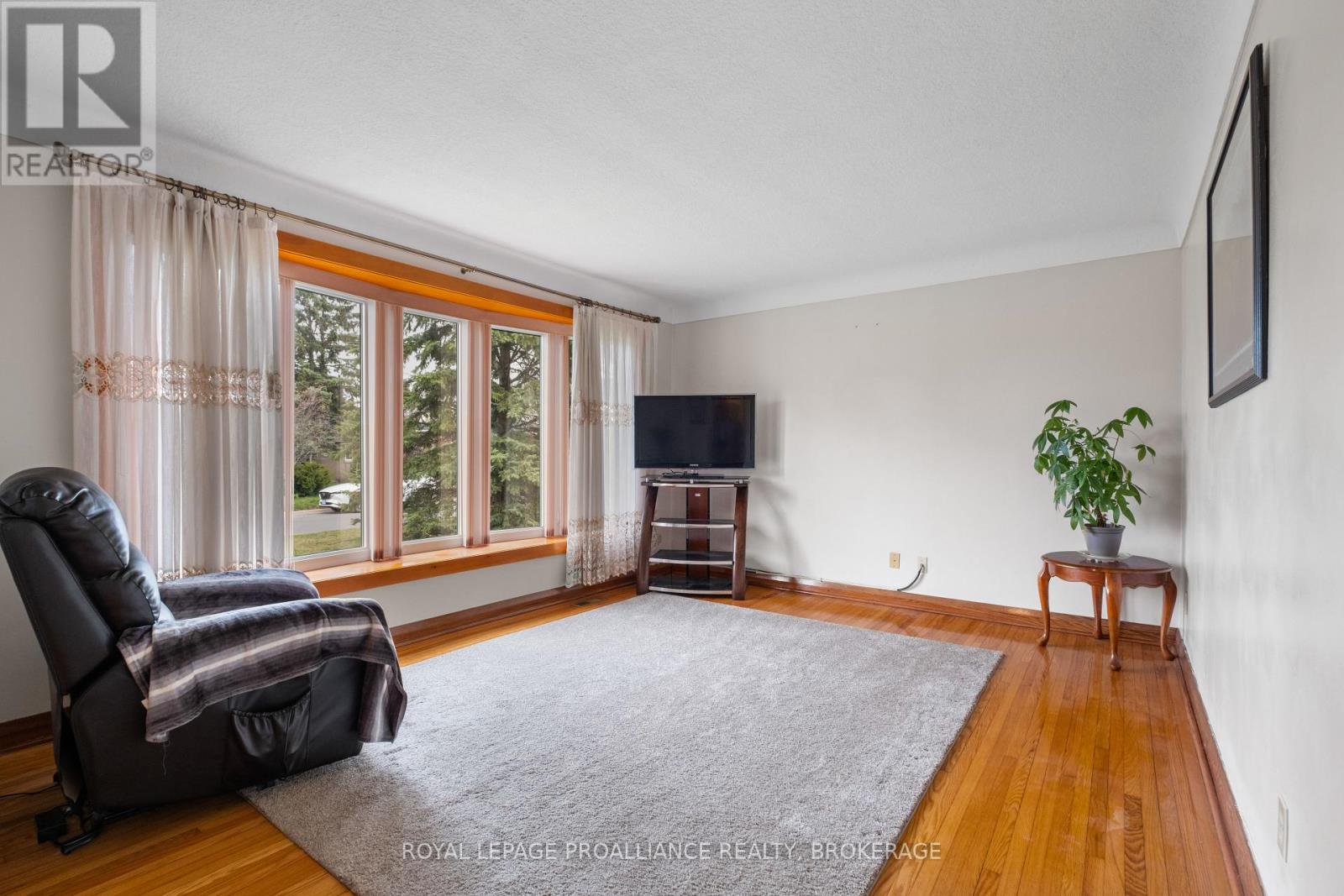 56 CAMPBELL CRESCENT
