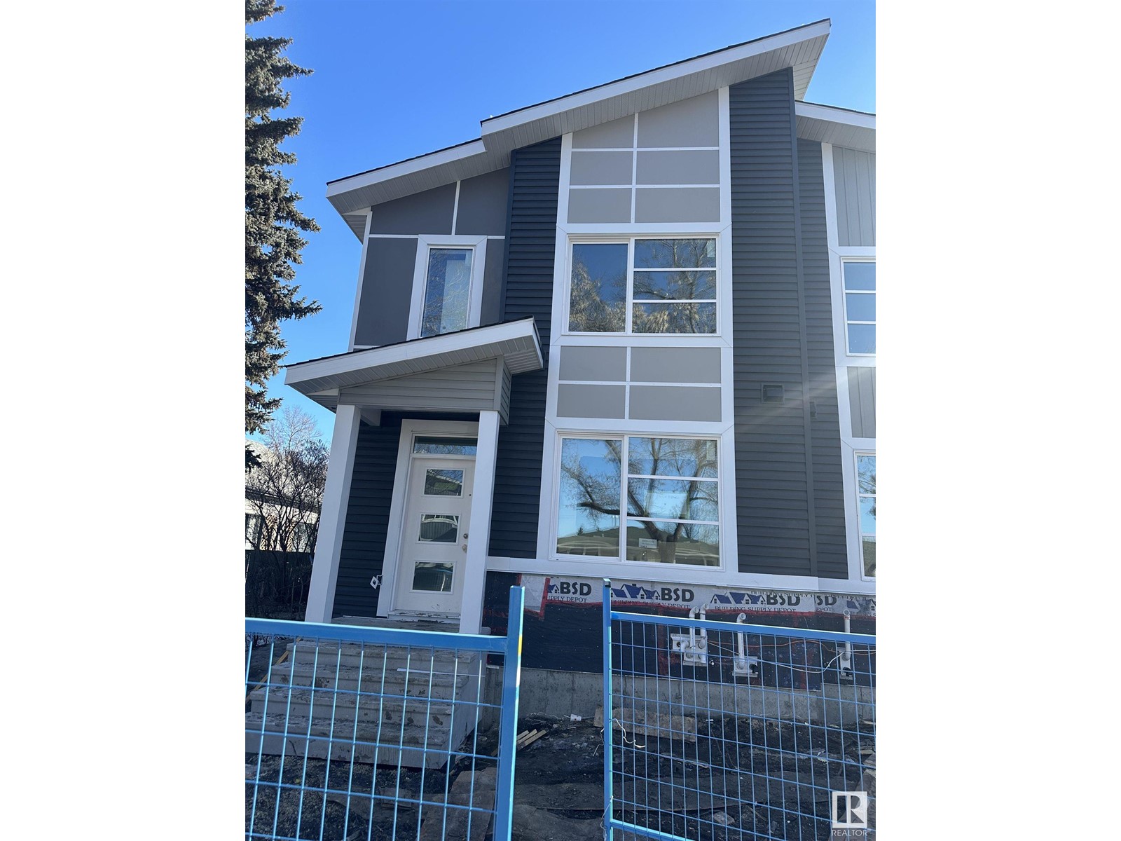 11927 123 ST NW NW