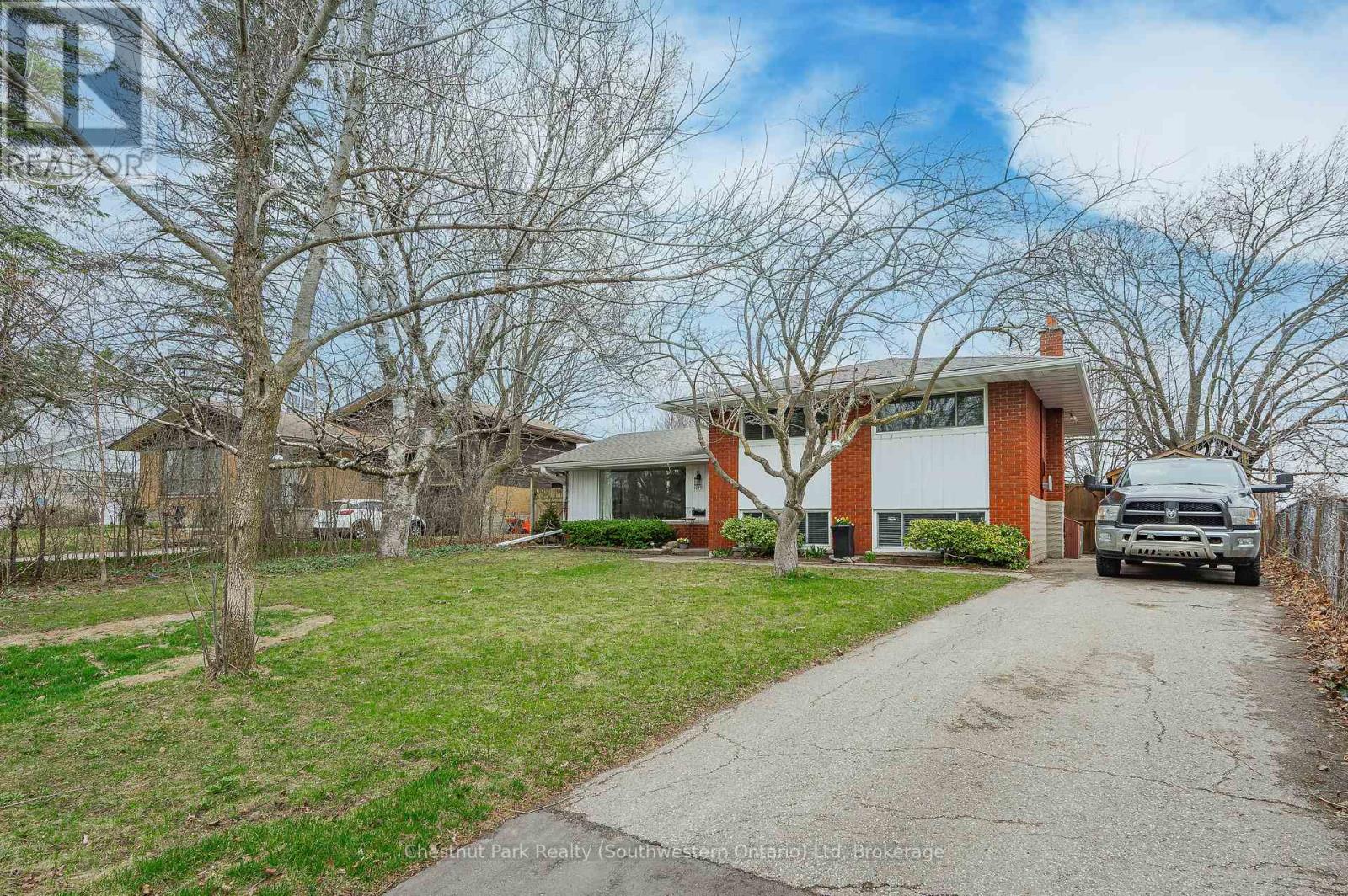 290 LANGFORD PLACE