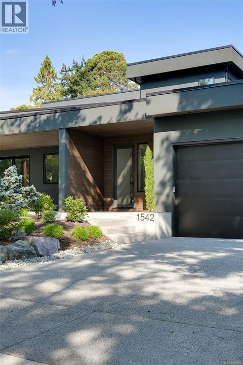 1542 Despard Ave Victoria BC V8S1T3