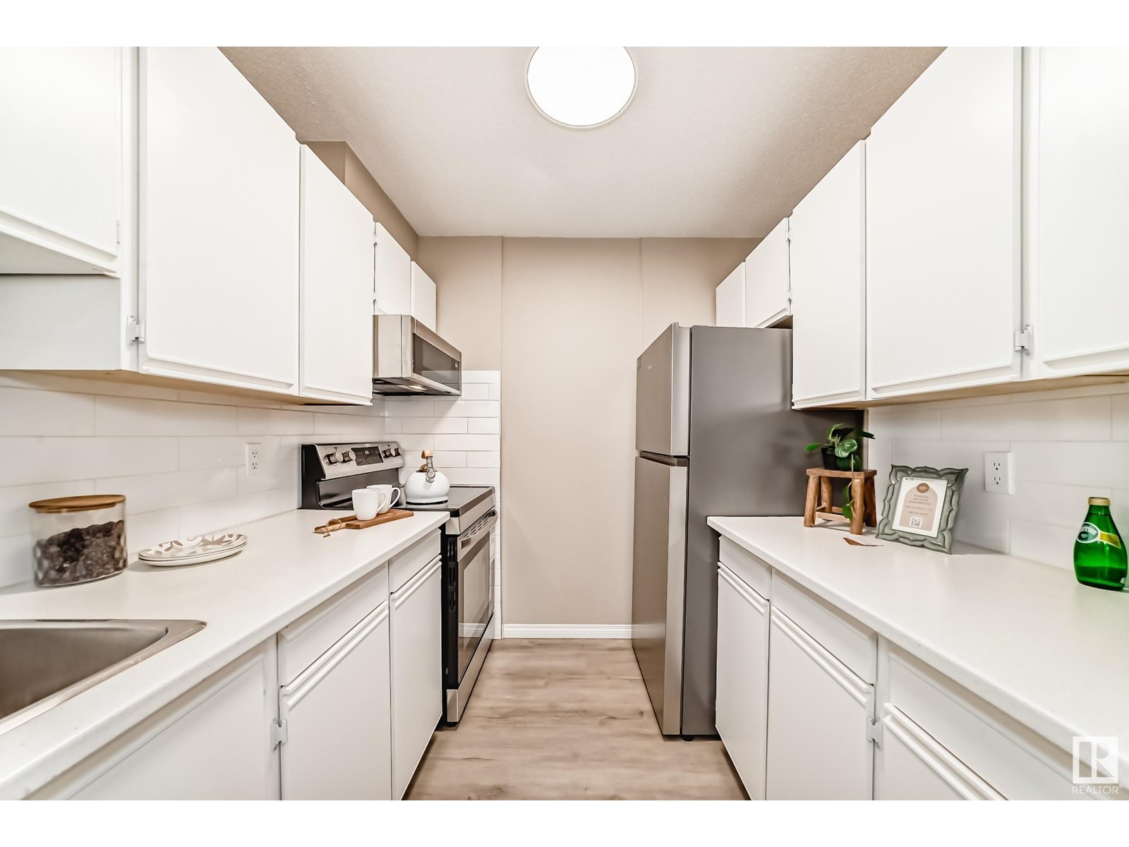 #6 4630 17 AV NW