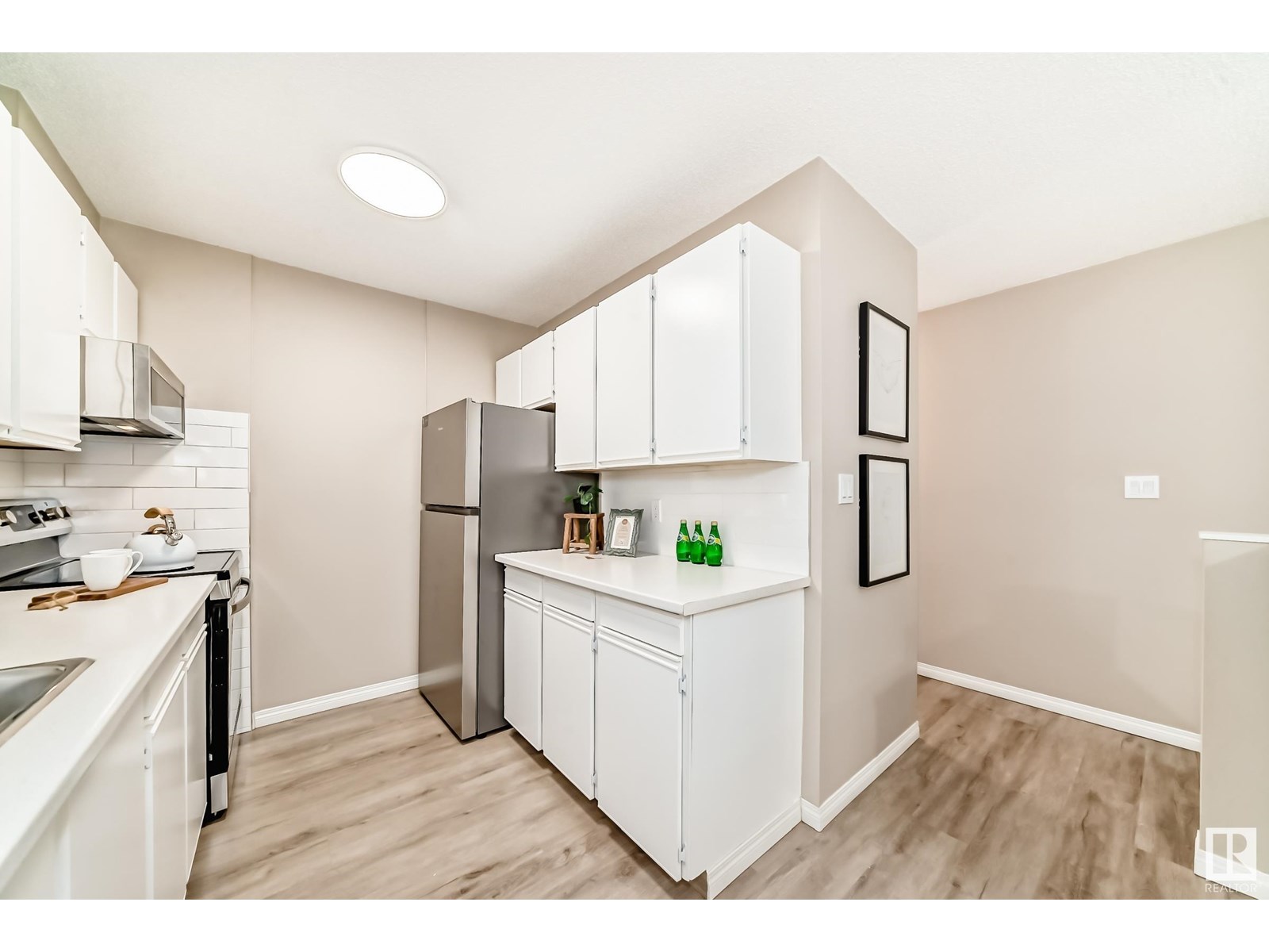 #6 4630 17 AV NW