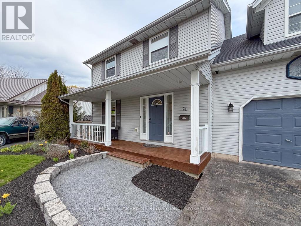 21 MAPLEWOOD COURT