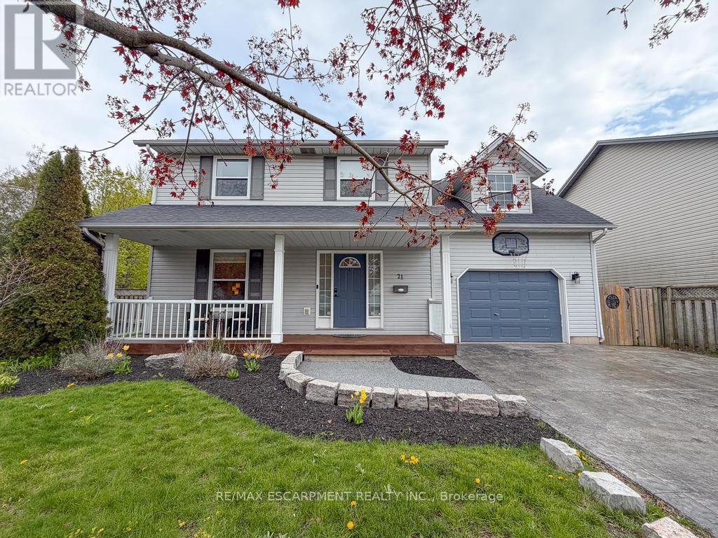 21 MAPLEWOOD COURT