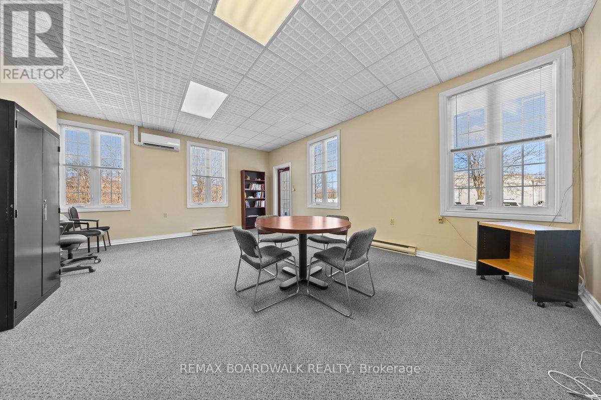 210 - 20 BENNETT STREET