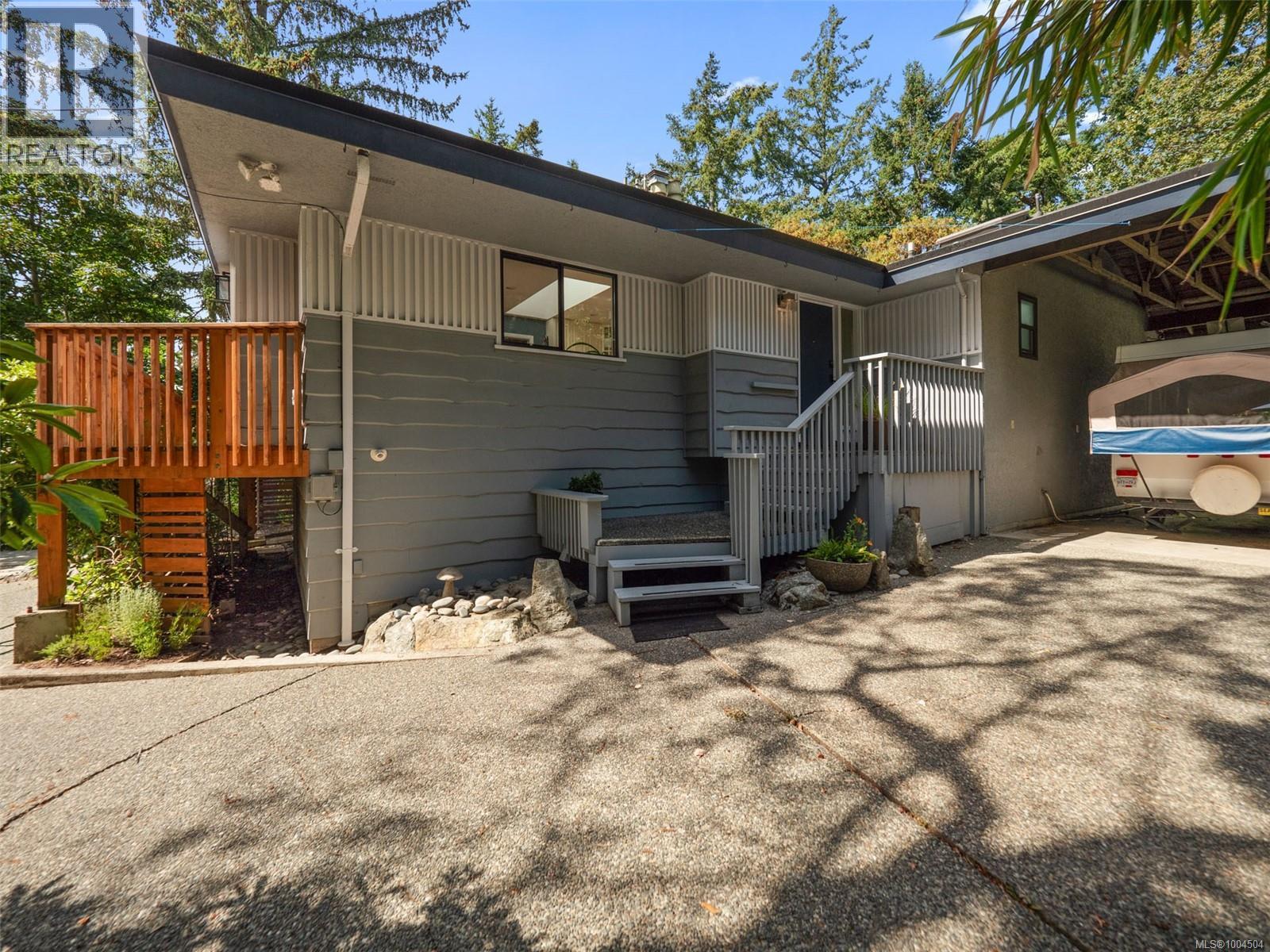 2660 Macdonald Dr E