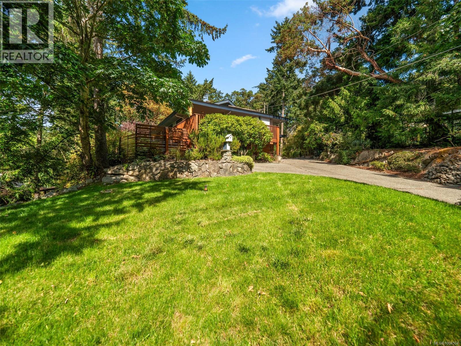 2660 Macdonald Dr E