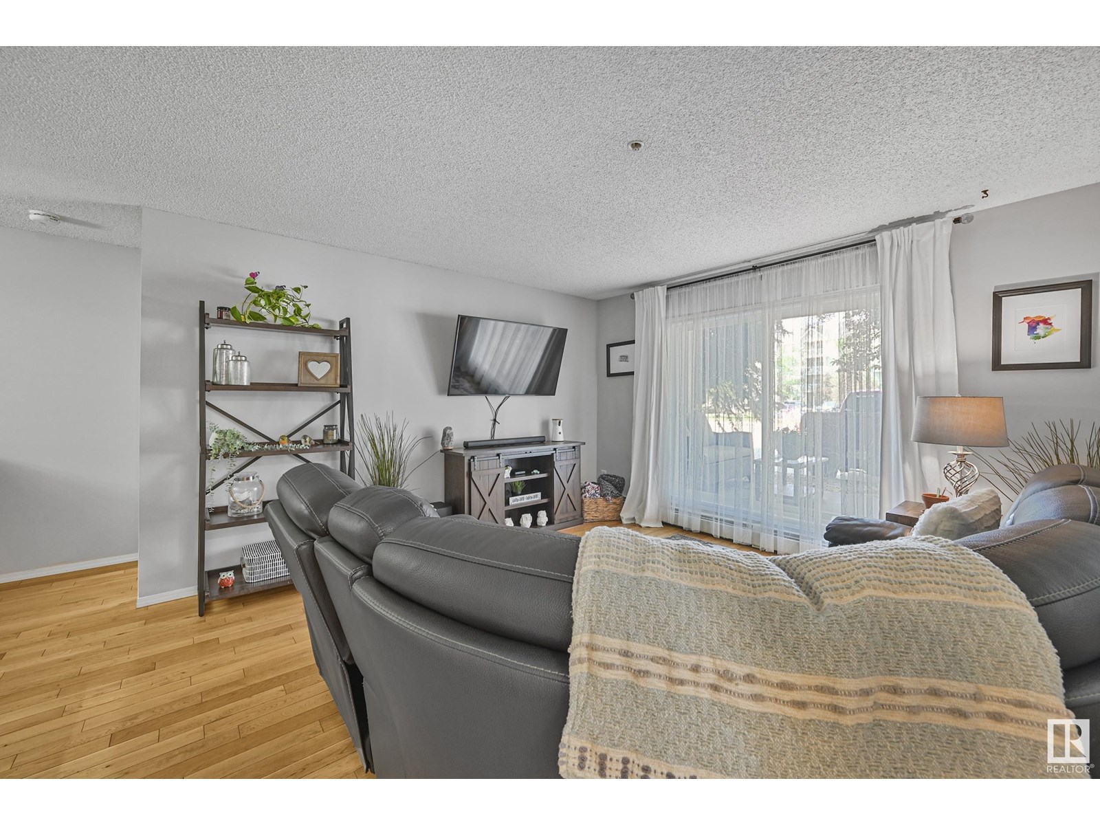 #117 70 WOODSMERE CL