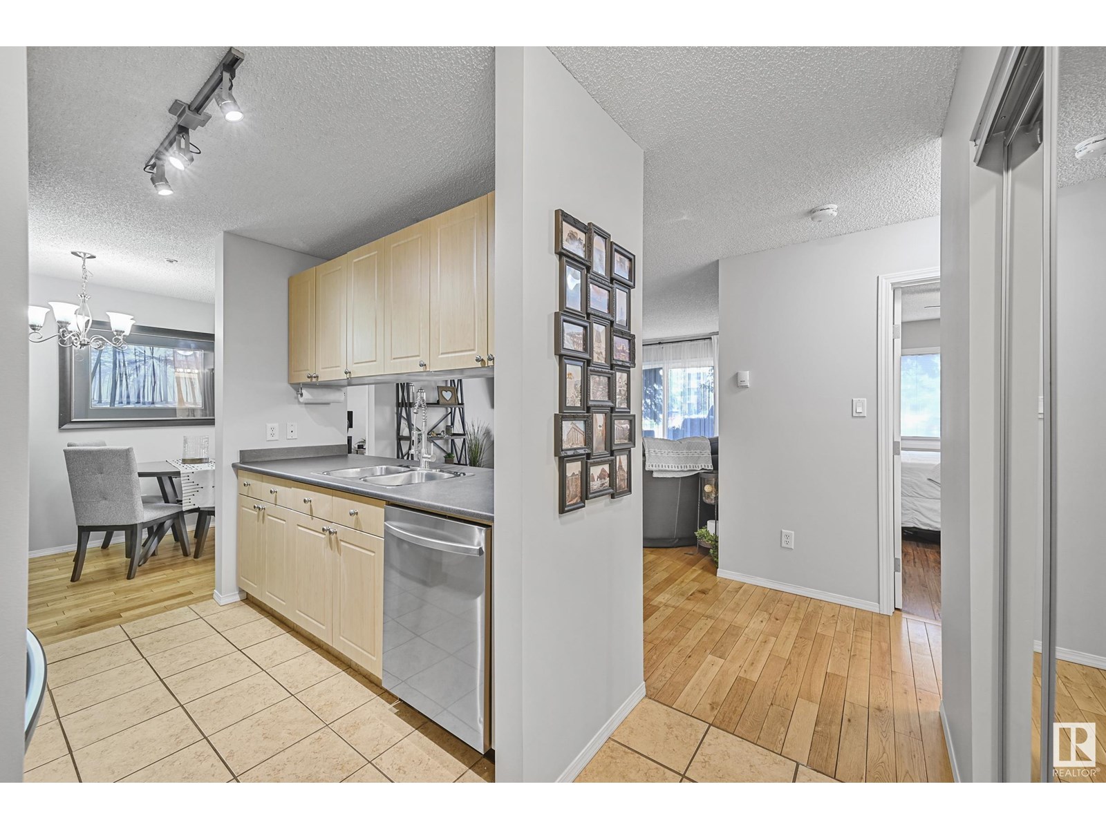 #117 70 WOODSMERE CL