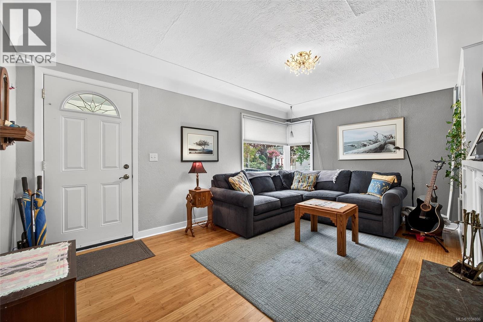 415 Dundas St