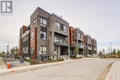 11 - 18 LYTHAM GREEN CIRCLE Newmarket (Glenway Estates) ON L3Y0H4