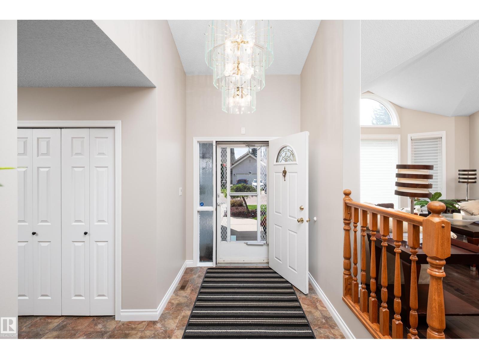 11028 11 AV NW