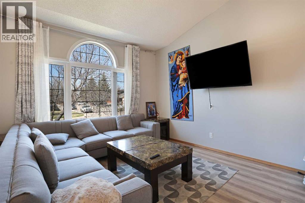 3 Prairie Meadows Road W