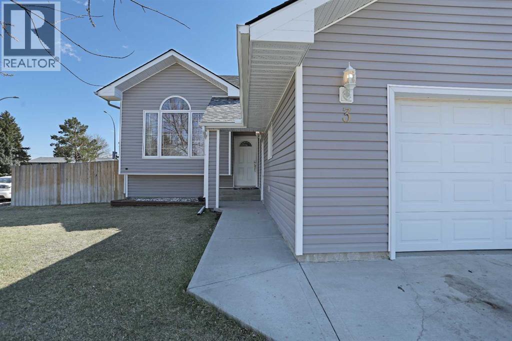 3 Prairie Meadows Road W