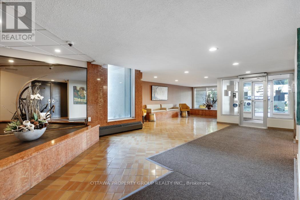 913 - 555 BRITTANY DRIVE