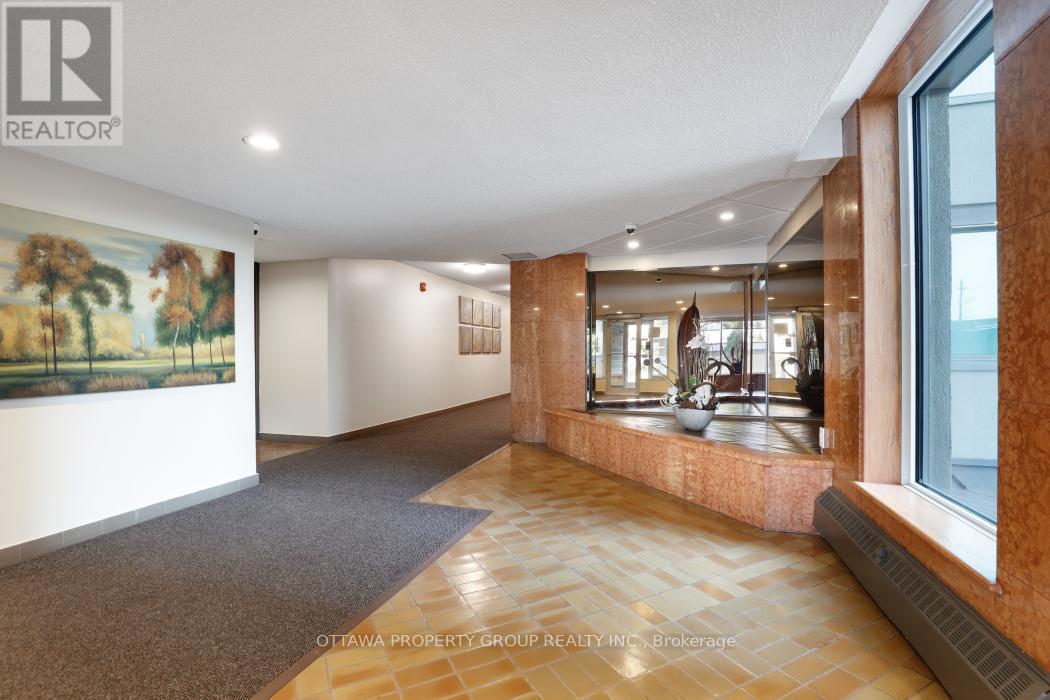 913 - 555 BRITTANY DRIVE